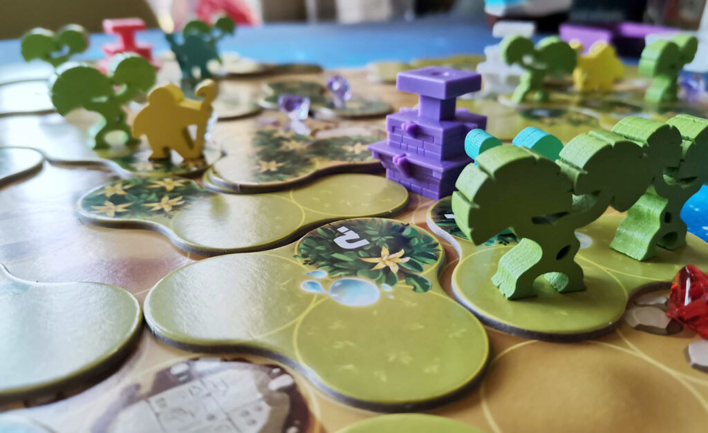 ishtar game with trees, gardens and workers