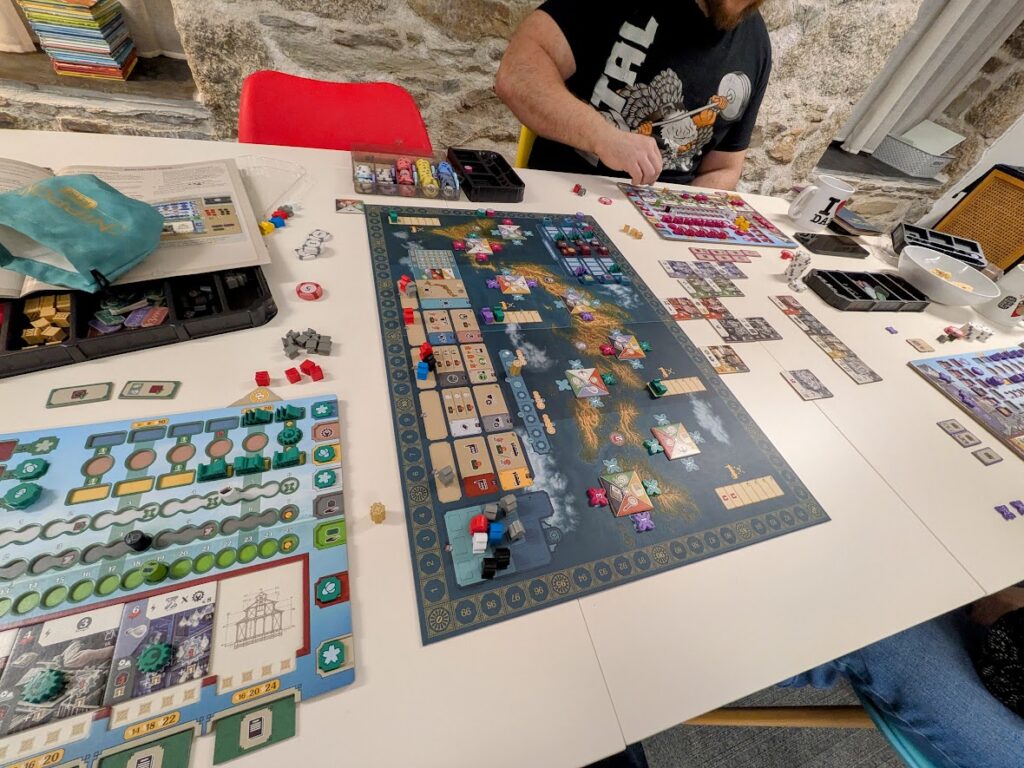 A three-player game of nippon in progress